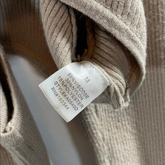 Chic Long Sleeve Beige Knit Dress - Picture 4 of 13